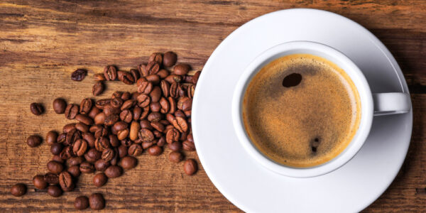 Poradnik dobrej kawy w domu: od ziaren do filiżanki